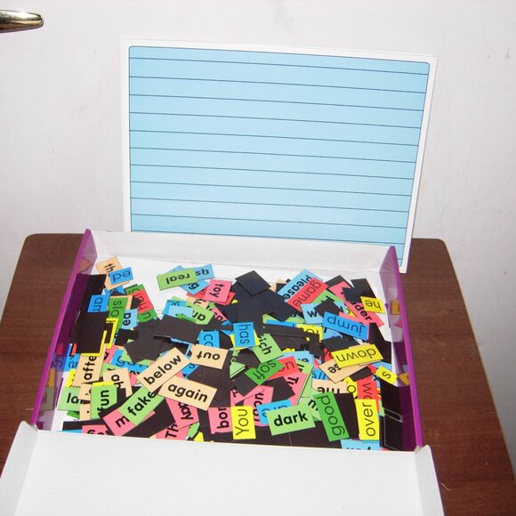 Sentence Builder Table Top Magnet Set HOMESCHOOL Lauri Reading Spelling - Picture 2 of 3